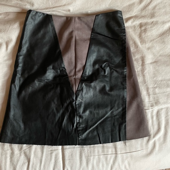 NWT LF faux leather and suede mini skirt 8/small - Picture 1 of 4